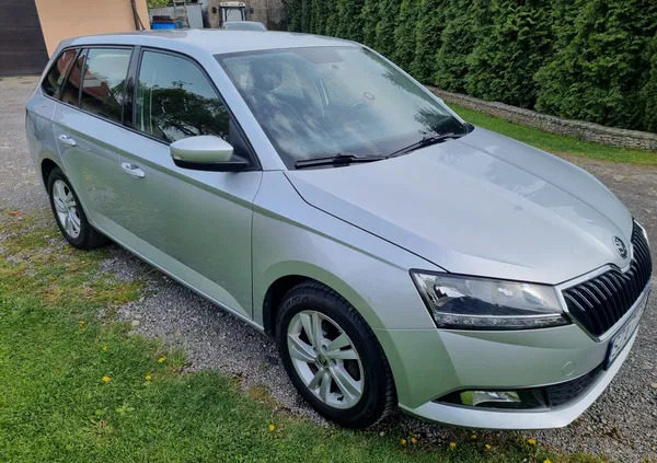 samochody osobowe Skoda Fabia cena 32500 przebieg: 225000, rok produkcji 2019 z Poręba